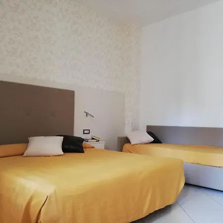 מלון Hotel Metropol 3*