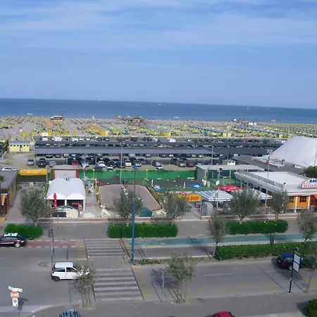 מלון Hotel Metropol 3*