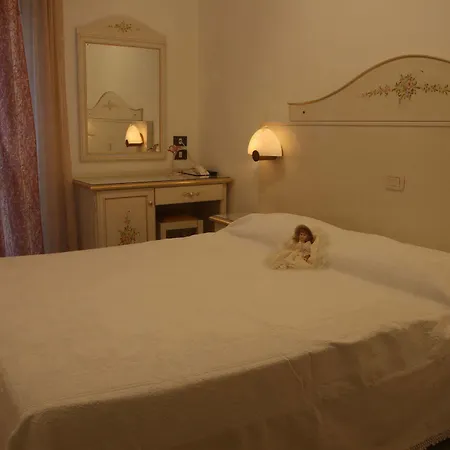 Hotel Metropol فندق سوتّومارينا