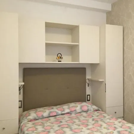 Hotel Metropol מלון סוטומרינה