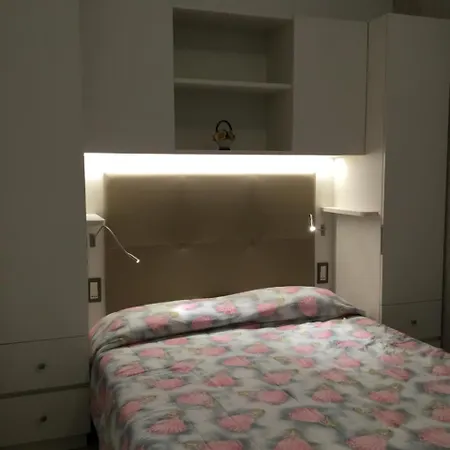 Hotel Metropol מלון סוטומרינה