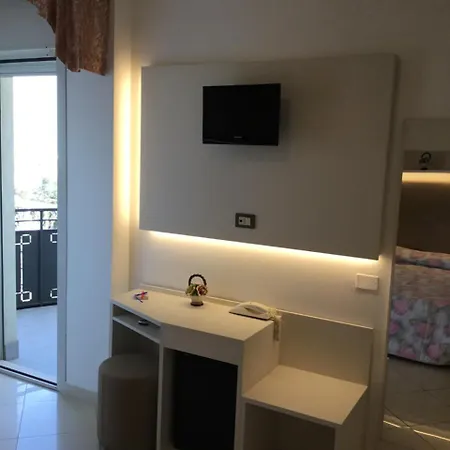 Hotel Metropol 3* סוטומרינה