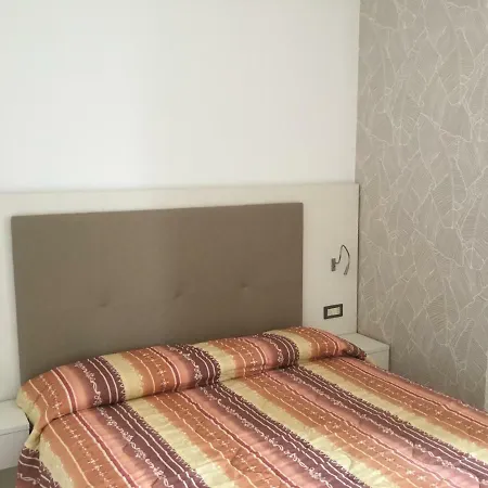 Hotel Metropol מלון סוטומרינה